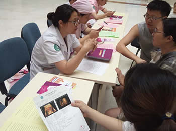 母乳喂養(yǎng)  共同堅(jiān)持