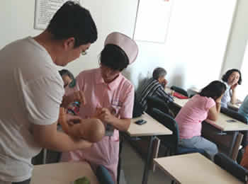 產(chǎn)科開展新生兒撫觸培訓(xùn)